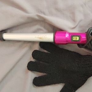 Curling iron with heat resistant glove